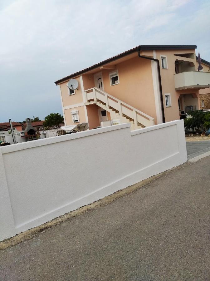 Apartmani Darija Vir Esterno foto