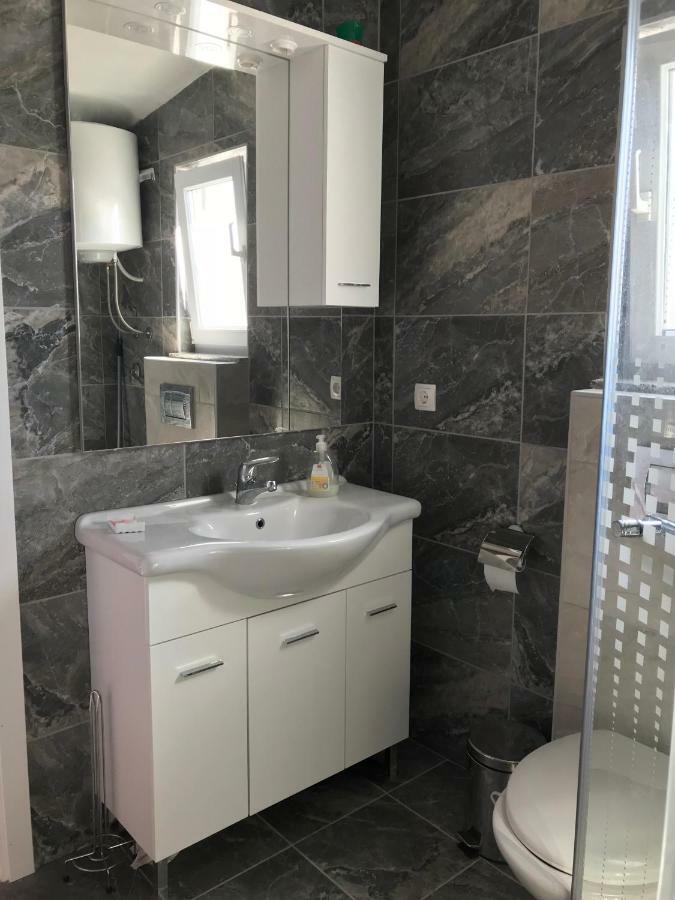 Apartmani Darija Vir Esterno foto
